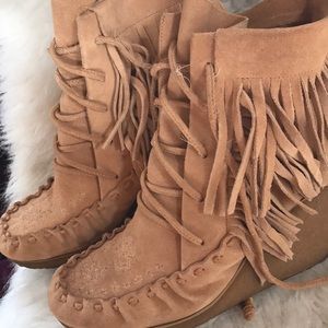 Betsy Johnson suede wedge fringe moccasins♥️🦋♥️